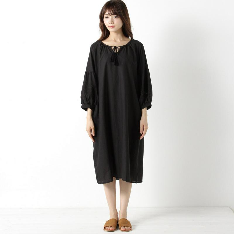 綿１００％キャンブリック袖刺繍ロングワンピース