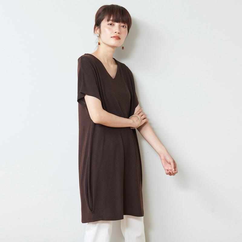 大人気シリーズ◎お尻まで隠れる脇タック半袖Ｖネックチュニック【Ｍ～４Ｌ】