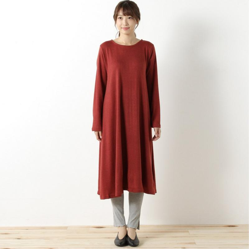 ゆったりシルエットのテントラインワンピース