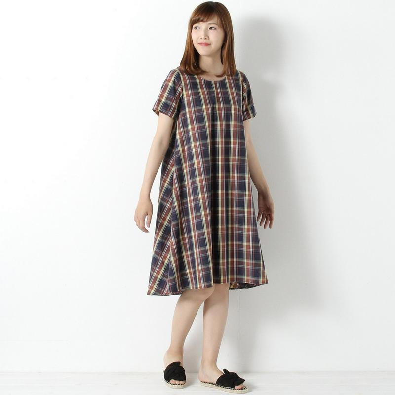 ハリ感のある綿混素材◎半袖フレアワンピース