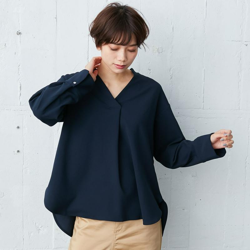 【ＳＴＹＬＥ　ＳＮＡＰ掲載】着心地ラクチンブラウス見え素材のすっきりＶネックカットソー