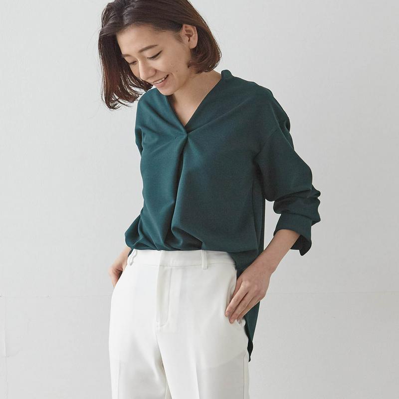 【ＳＴＹＬＥ　ＳＮＡＰ掲載】着心地ラクチンブラウス見え素材のすっきりＶネックカットソー