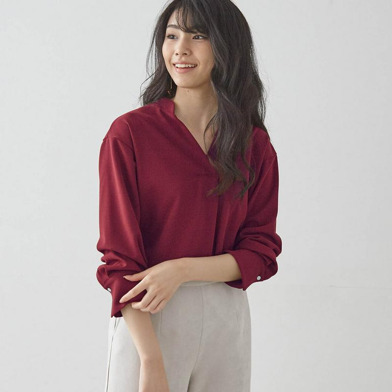 【ＳＴＹＬＥ　ＳＮＡＰ掲載】着心地ラクチンブラウス見え素材のすっきりＶネックカットソー