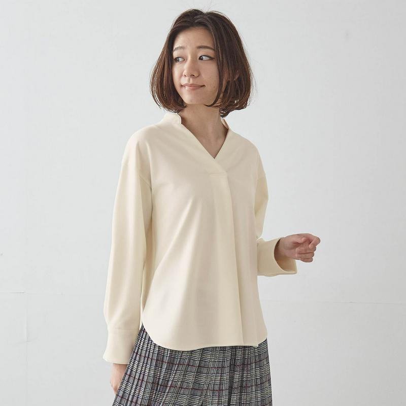 【ＳＴＹＬＥ　ＳＮＡＰ掲載】着心地ラクチンブラウス見え素材のすっきりＶネックカットソー