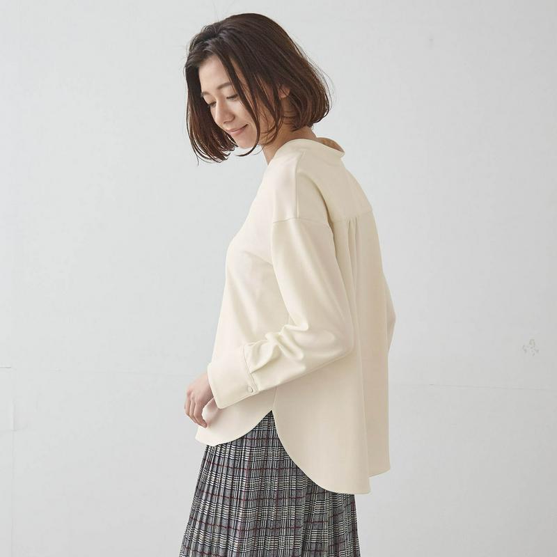 【ＳＴＹＬＥ　ＳＮＡＰ掲載】着心地ラクチンブラウス見え素材のすっきりＶネックカットソー