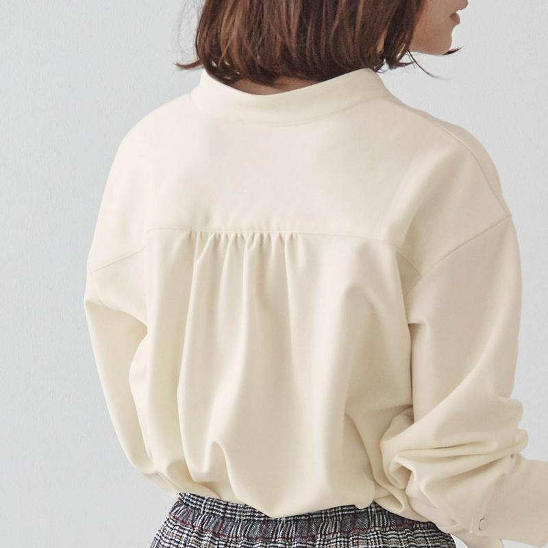 【ＳＴＹＬＥ　ＳＮＡＰ掲載】着心地ラクチンブラウス見え素材のすっきりＶネックカットソー