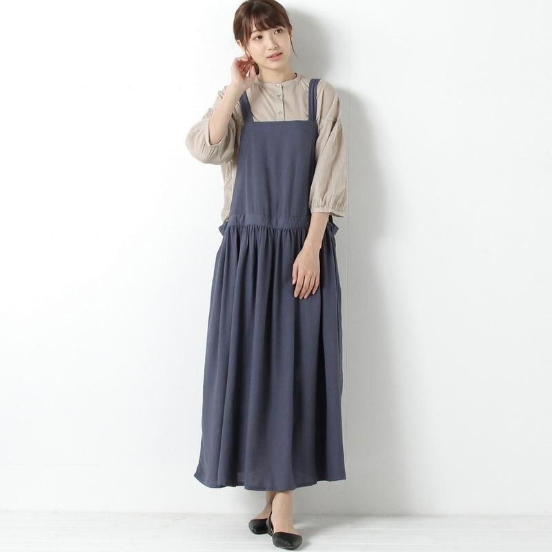 レーヨン麻素材のエプロン風ワンピース