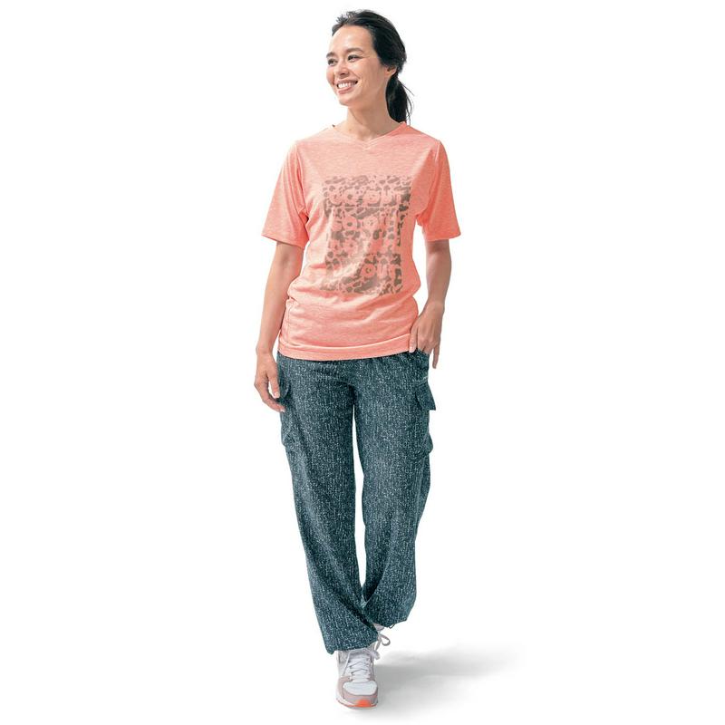 長め丈で安心◎綿ライクＶネックロゴプリント半袖Ｔシャツ【Ｓ～３Ｌ】