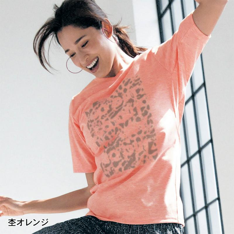 長め丈で安心◎綿ライクＶネックロゴプリント半袖Ｔシャツ【Ｓ～３Ｌ】