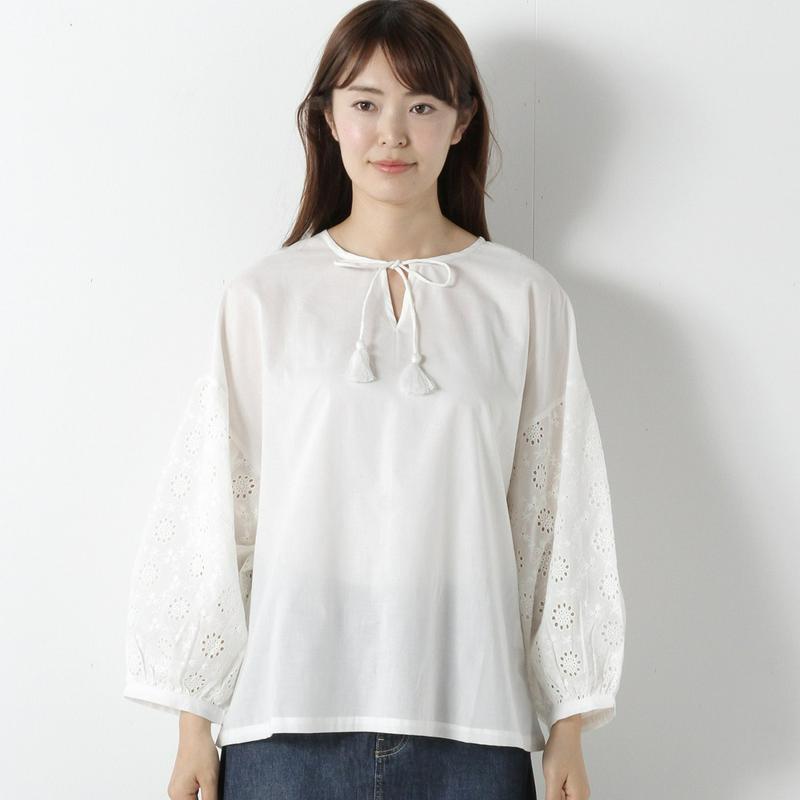 袖刺繍使いワイドスリーブブラウス