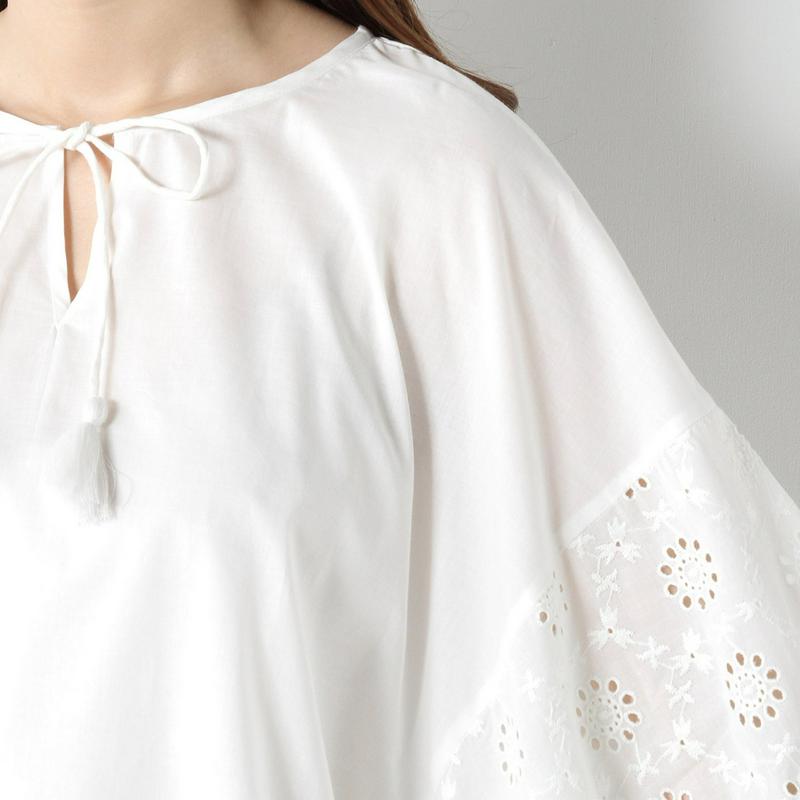 袖刺繍使いワイドスリーブブラウス