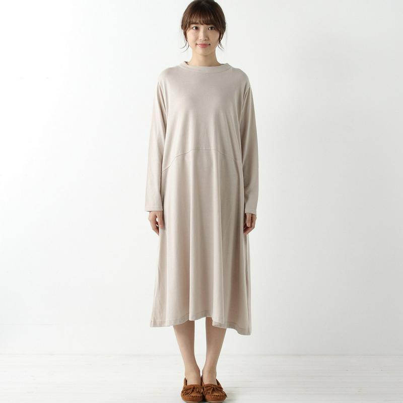 さらっと着れるハイネックワンピース