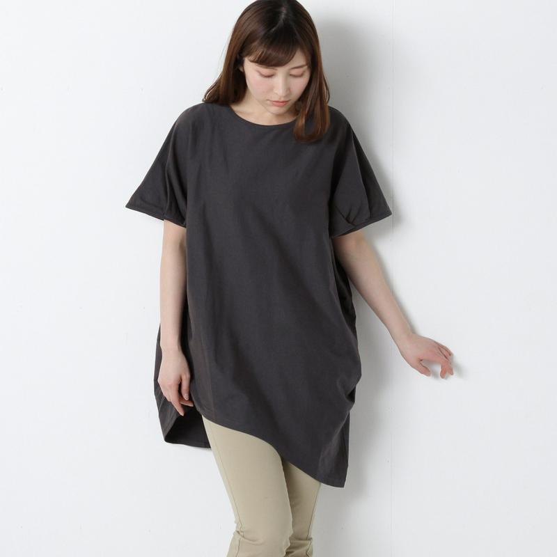 ランダムシルエットのゆったりチュニックＴシャツ
