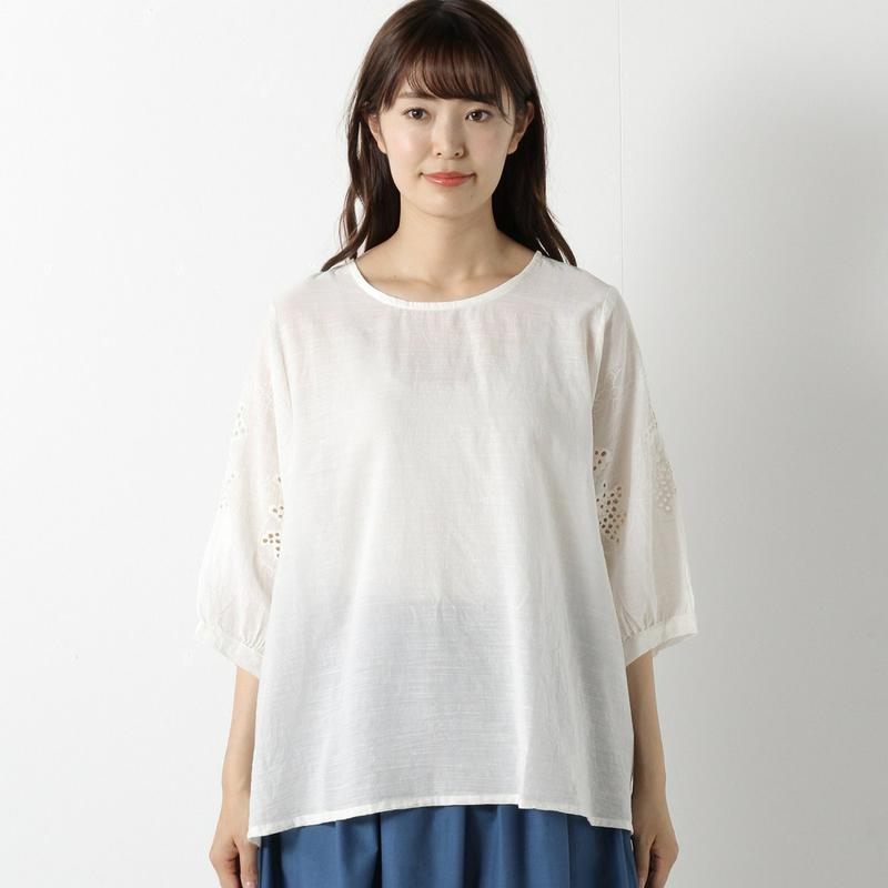 袖刺繍入りブラウス