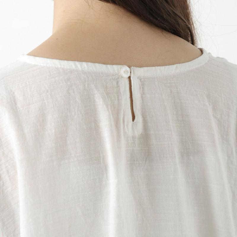 袖刺繍入りブラウス