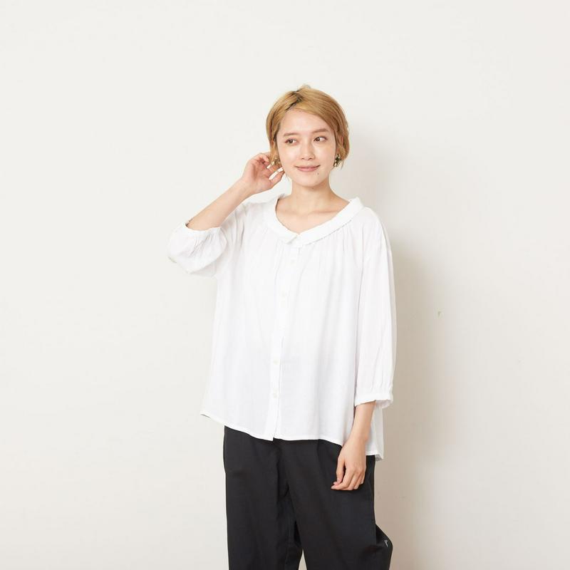 リネンレーヨン素材のナチュラルなロールカラーシャツ