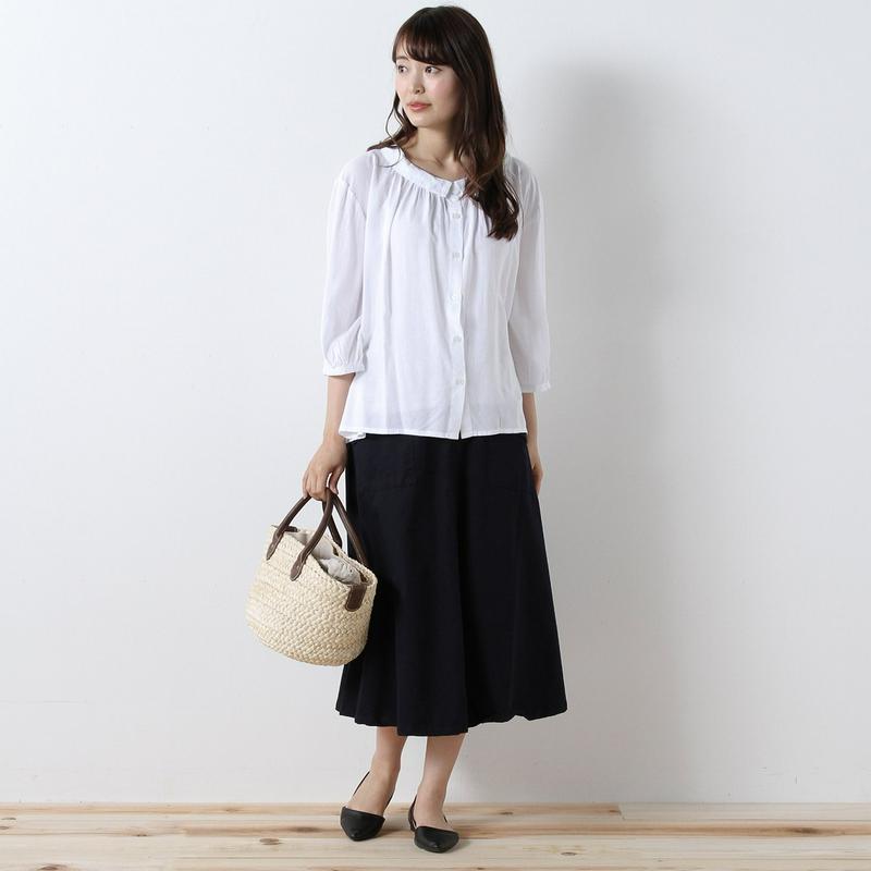 リネンレーヨン素材のナチュラルなロールカラーシャツ