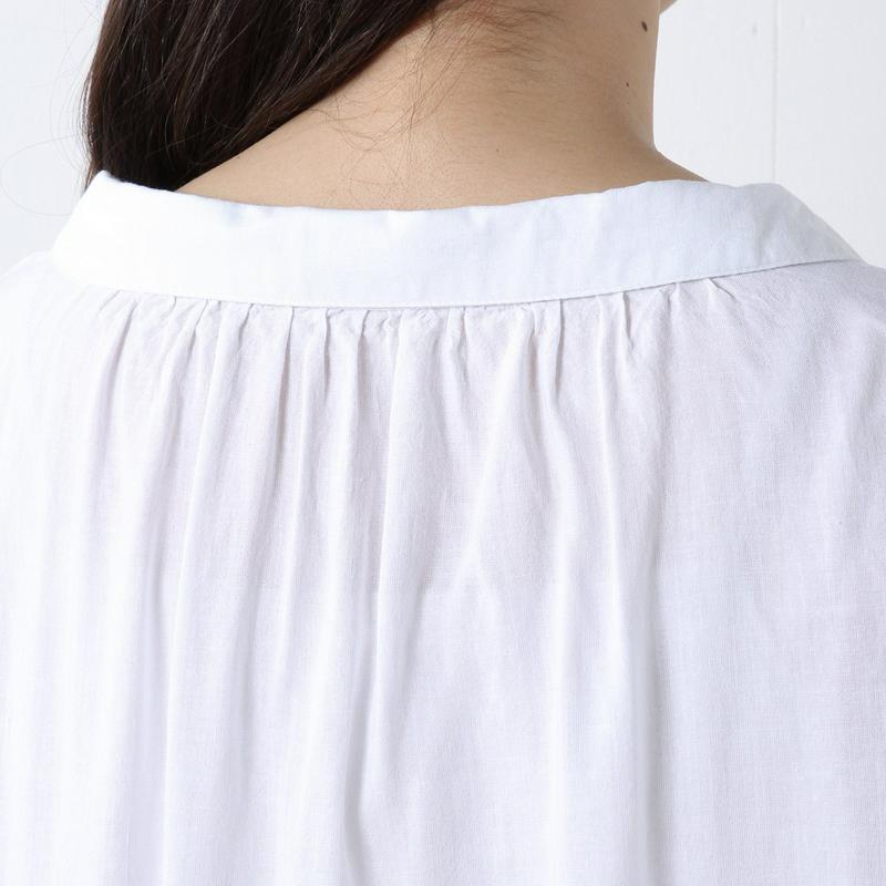 リネンレーヨン素材のナチュラルなロールカラーシャツ