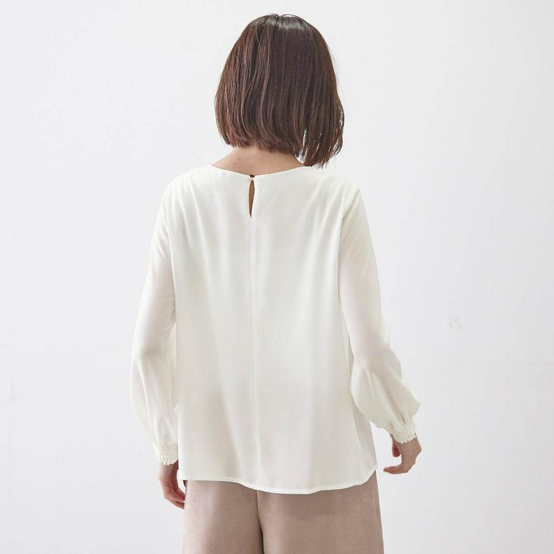 取り外しアクセサリー付き裏カットソータックブラウス【Ｓ～３Ｌ】