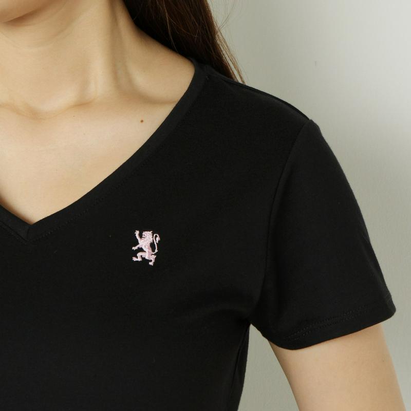 何枚でも欲しい◎綿混素材の刺繍入りＶネックＴシャツ