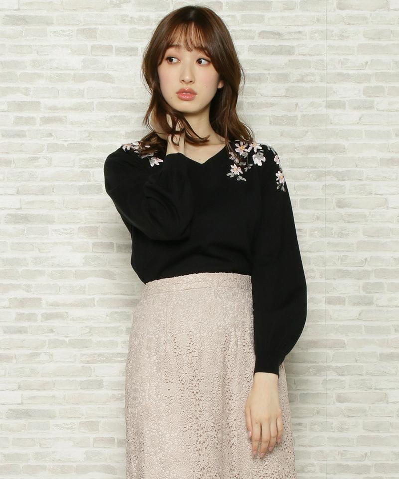 アシメリボン刺繍ニット