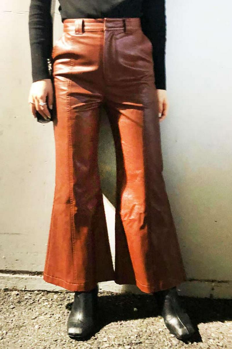 〈FREE'S MART COLLECTION〉フェイクレザーフレアパンツ