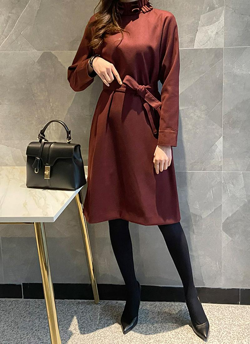 フリルネックワンピース