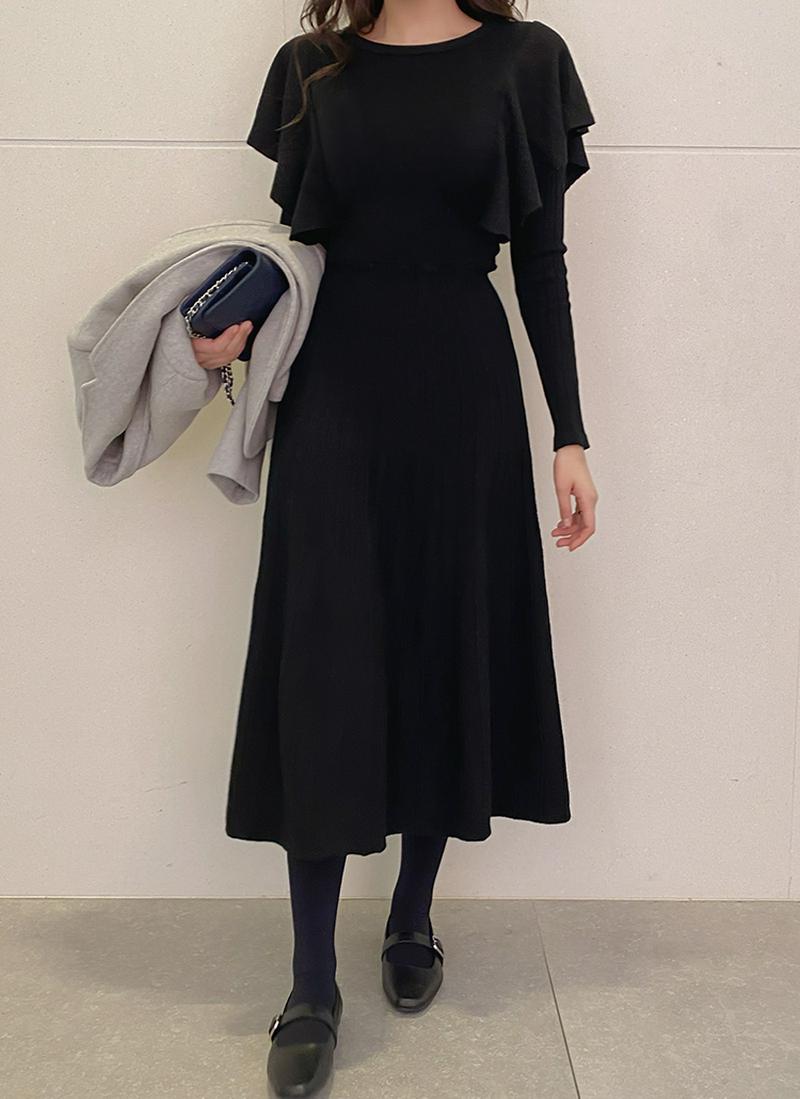 フリルショルダースリムニットワンピース