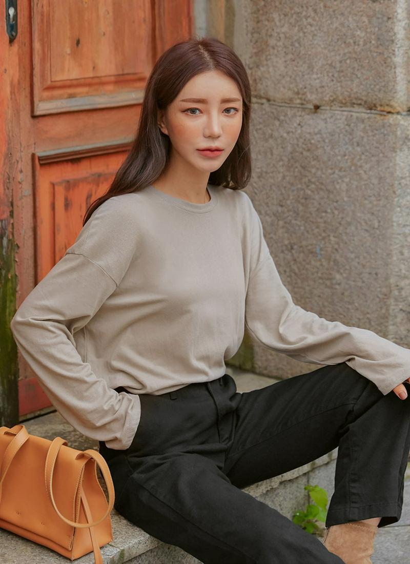 ラウンドネック長袖Tシャツ
