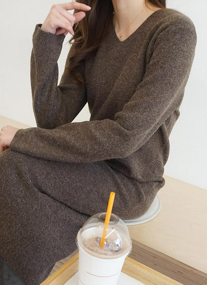 Vネックアクリルニットワンピース