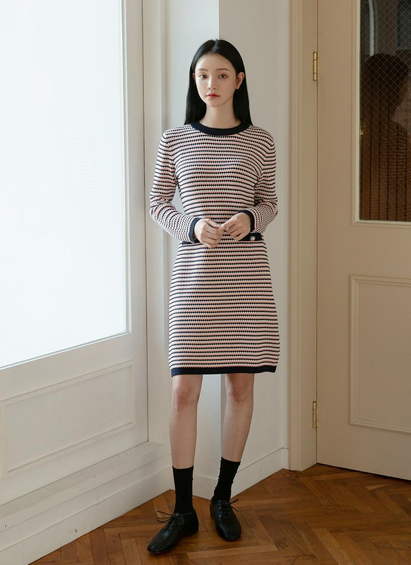 カラフルパターンニットワンピース