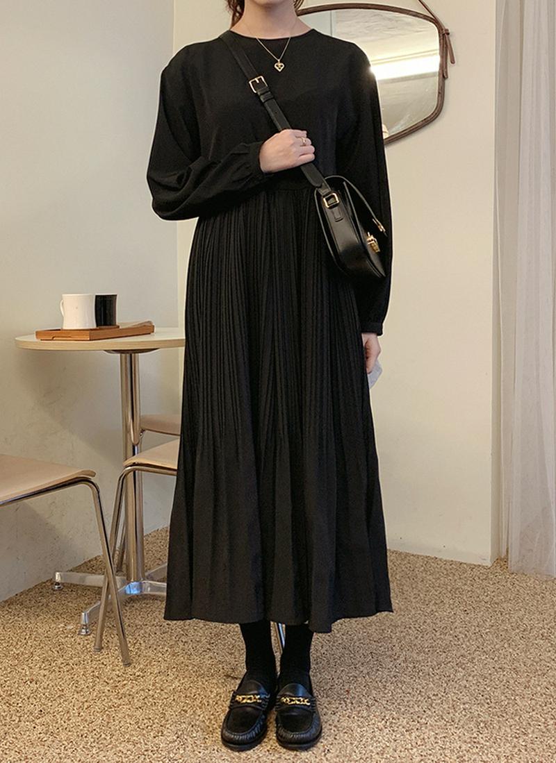 長袖プリーツワンピース