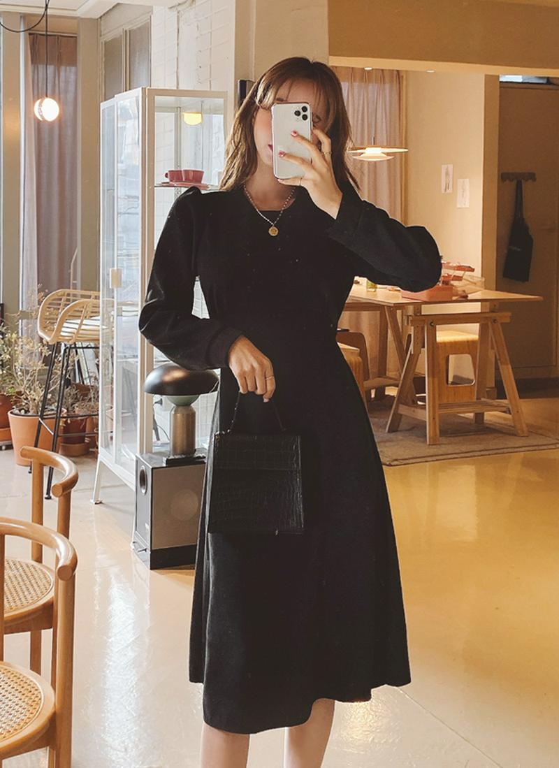 パフスリーブラウンドネックワンピース