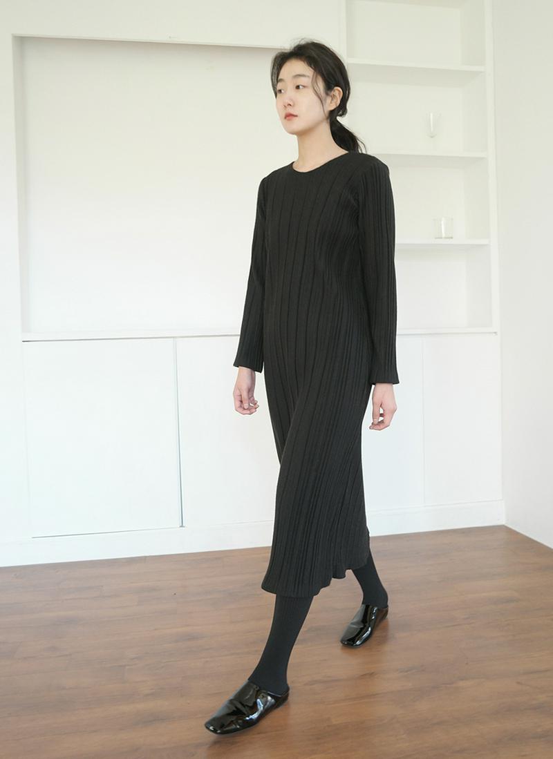 ウール混プリーツロングワンピース