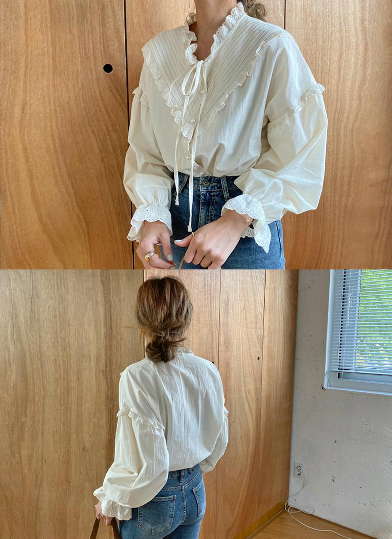 タックVレースブラウス