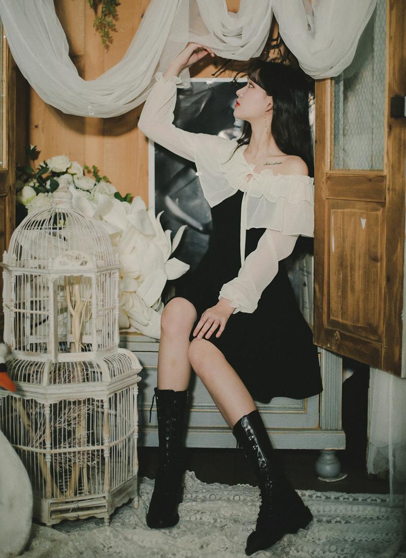 ラッフルネック切替フレアワンピース