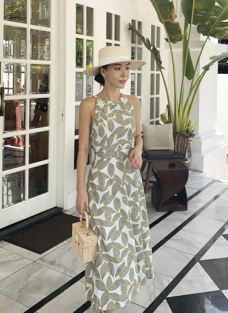 リーフパターンホルターネックワンピース