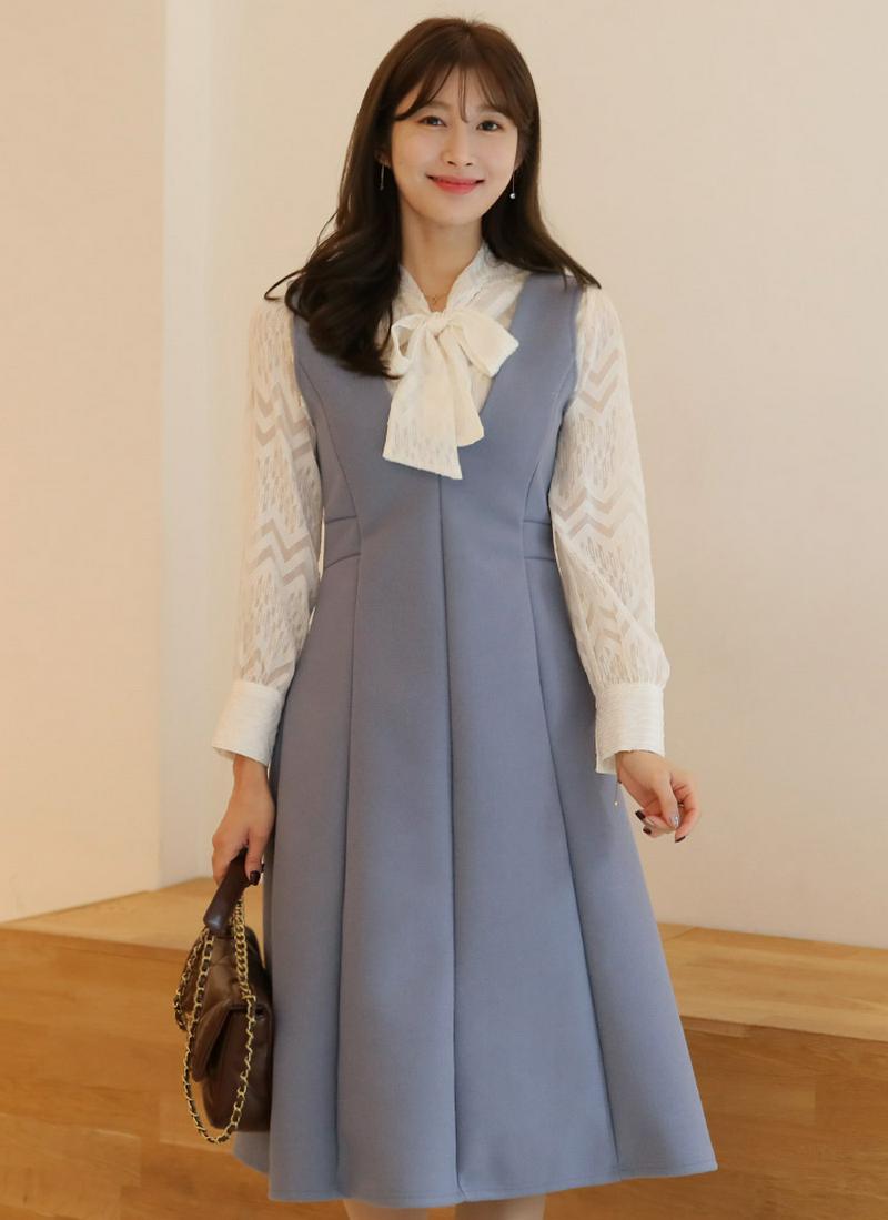 Vネックノースリワンピース