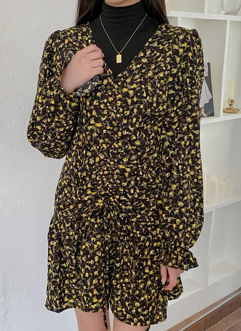 花柄ギャザーVネックワンピース