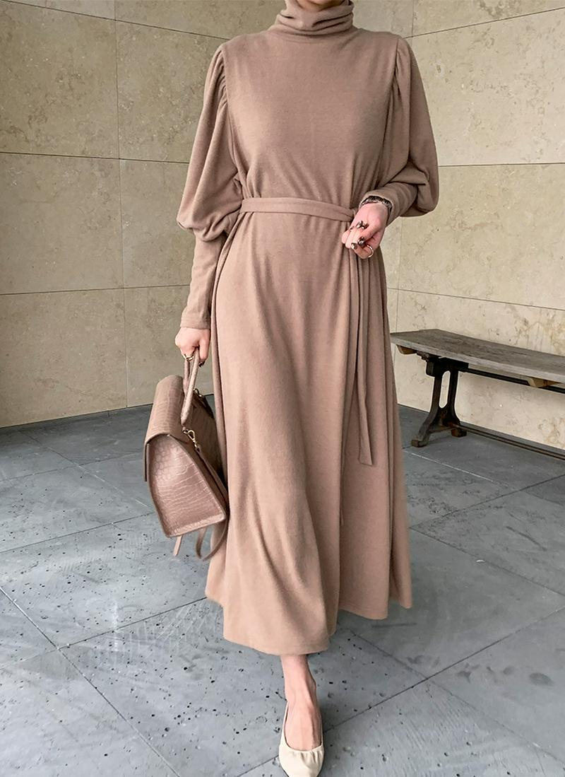 パフスリーブタートルネックワンピース