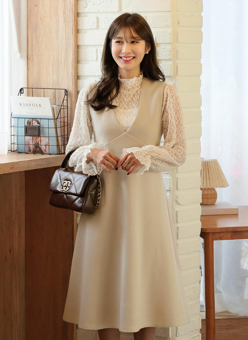 深Vネックフレアワンピース