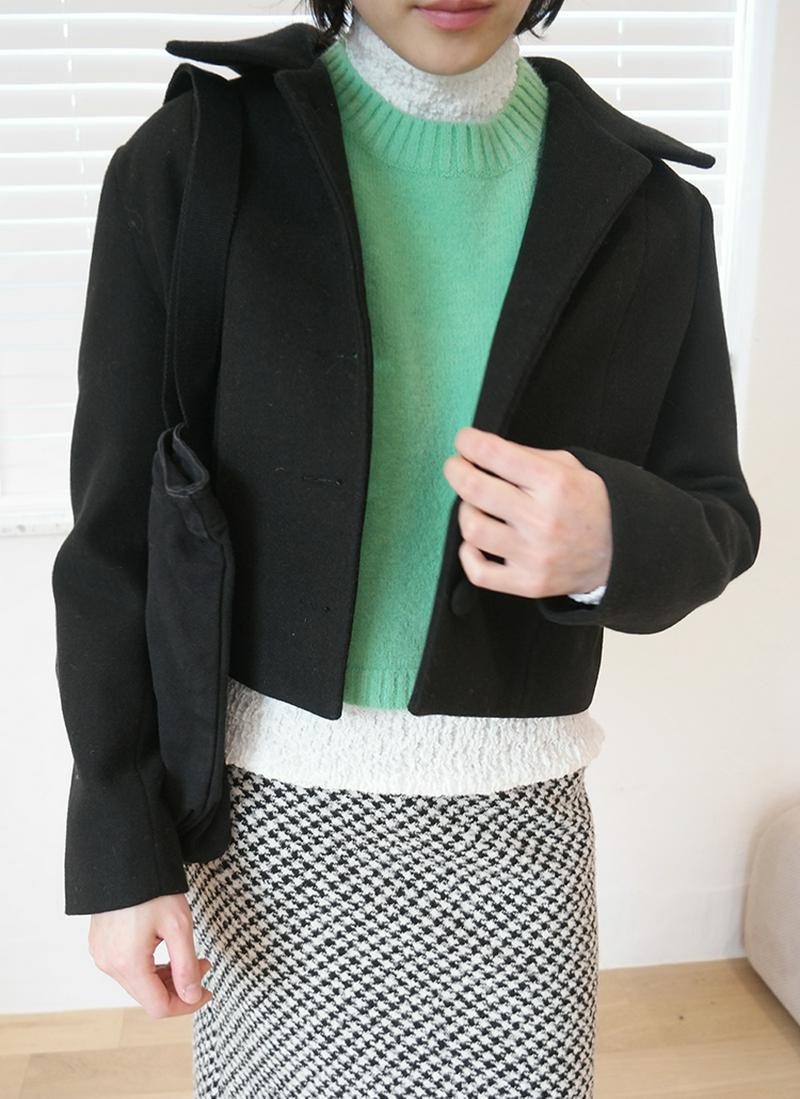 くるみボタンクロップドジャケット