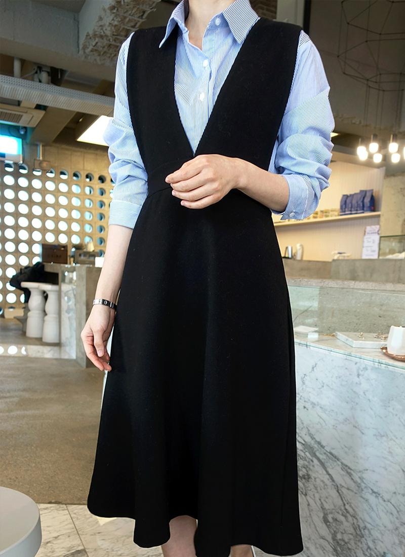 ウール混ディープVネックワンピース