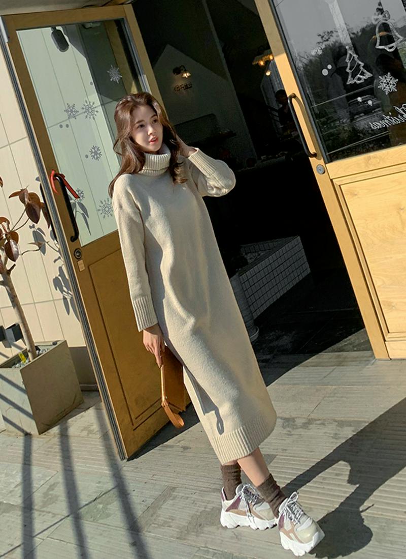 タートルネックニットワンピース