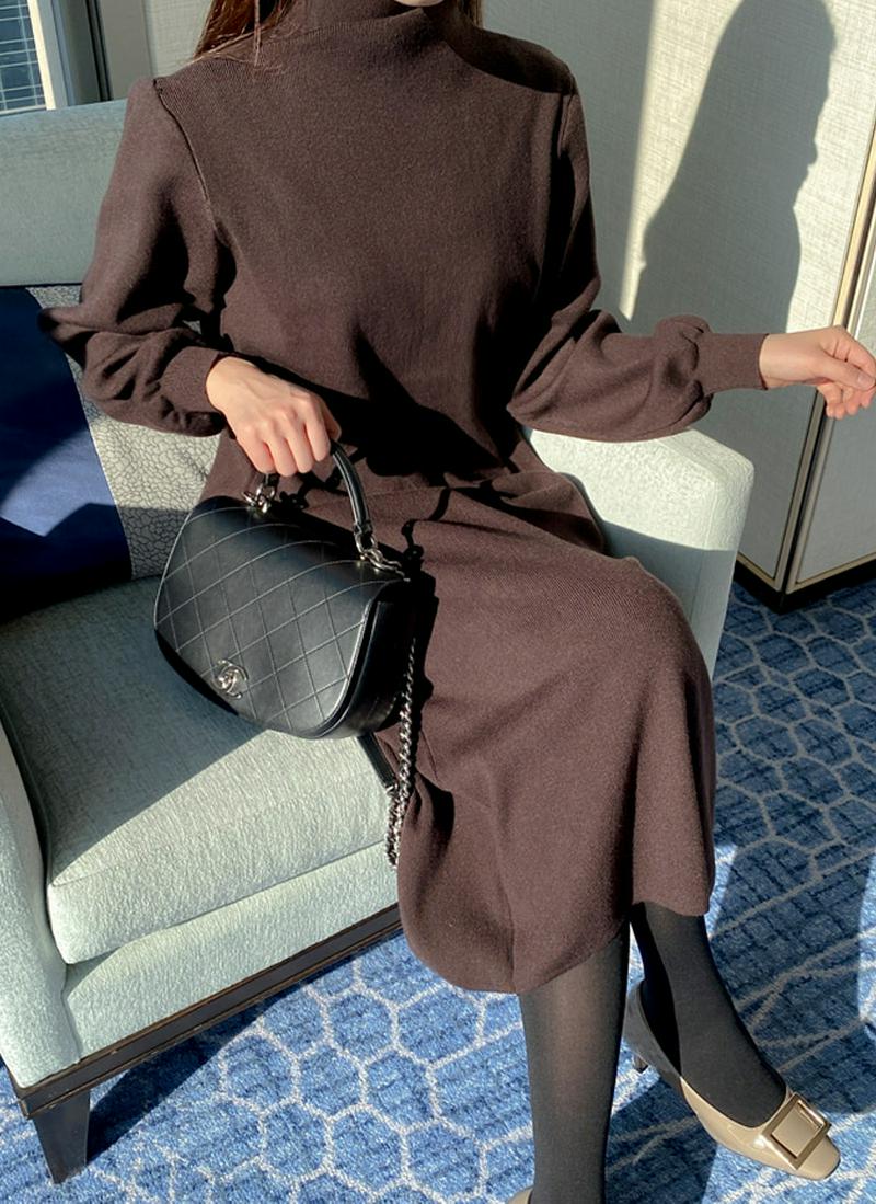 タートルネックアクリル混ニットワンピース