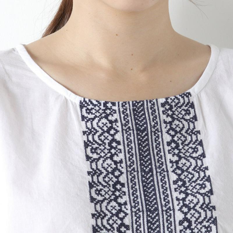 前身刺繍ブラウス