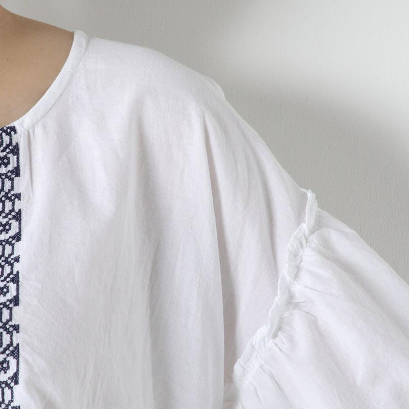 前身刺繍ブラウス