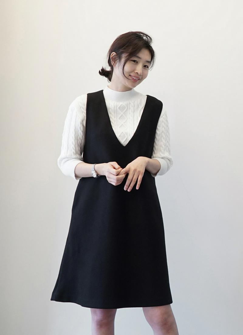 ウール混ディープVネックワンピース