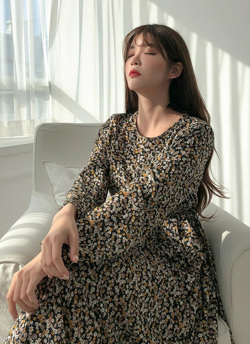 レトロ風フラワーロングワンピース