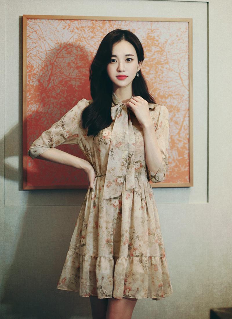 ストラップネック花柄ワンピース